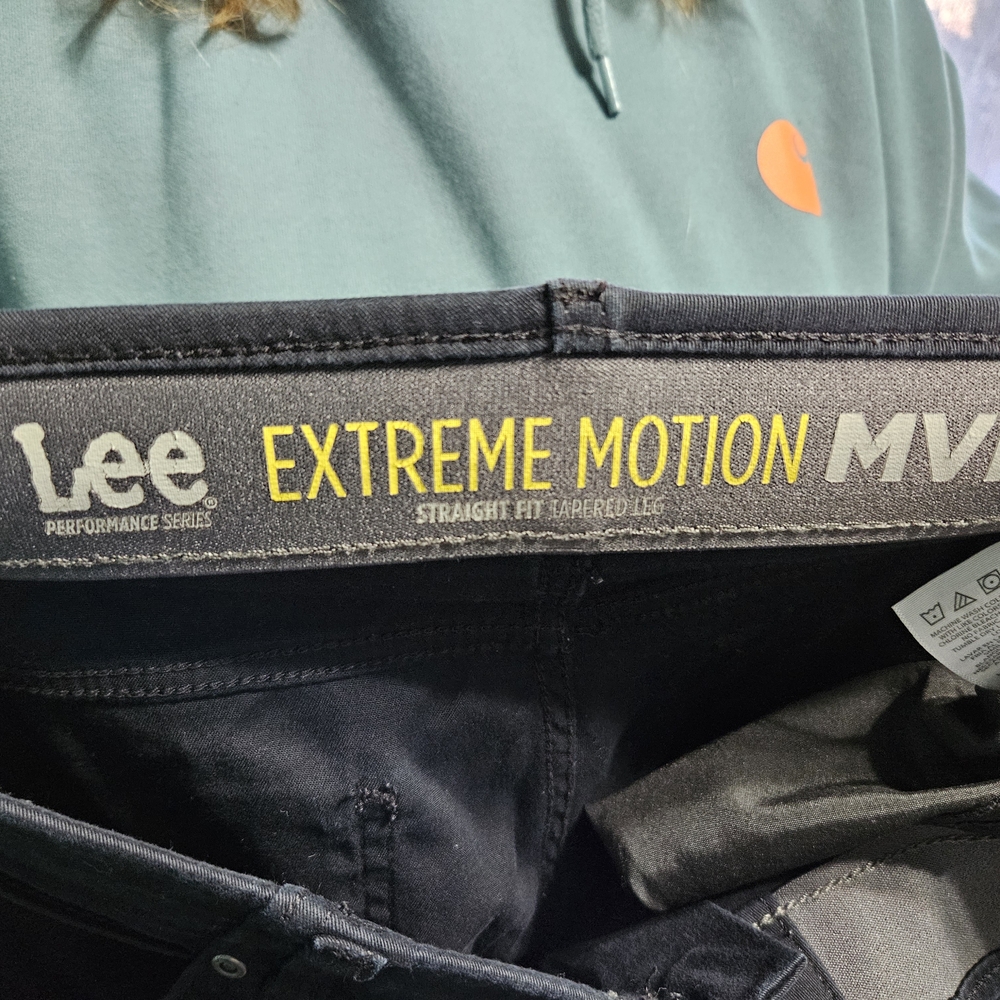 Lee Men's Extreme Motion Straight Fit Jeans in Black